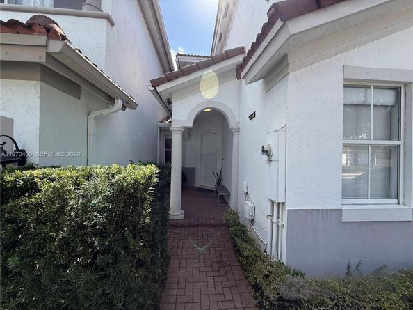 10832 NW 84th St, Doral FL 33178