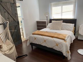 1103 Washington St, Hollywood FL 33019