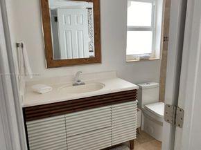 1103 Washington St, Hollywood FL 33019