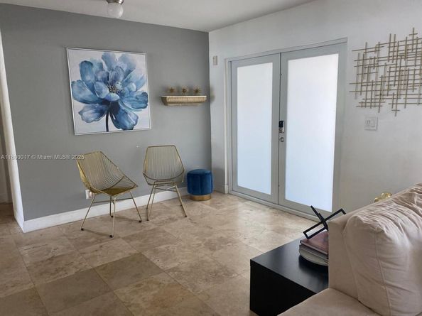 1103 Washington St, Hollywood FL 33019