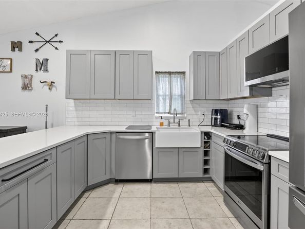 9731 NW 32nd Mnr, Sunrise FL 33351