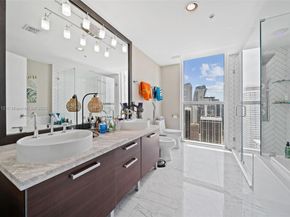 244 Biscayne Blvd 4608, Miami FL 33132
