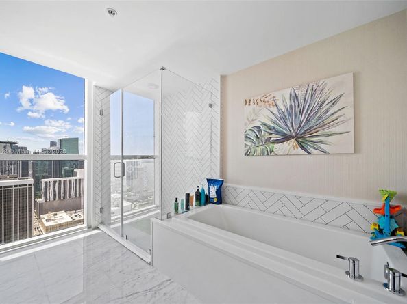 244 Biscayne Blvd 4608, Miami FL 33132