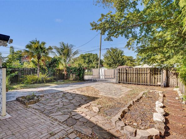 1943 Rodman Street, Hollywood FL 33020