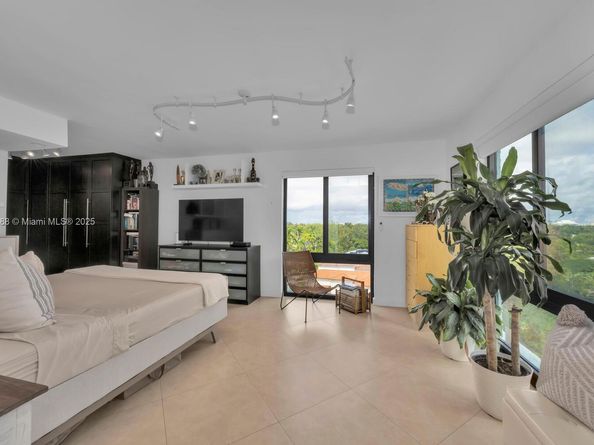 1600 S Bayshore Ln 8D, Coconut Grove FL 33133