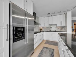 1600 S Bayshore Ln 8D, Coconut Grove FL 33133
