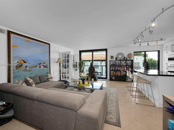 1600 S Bayshore Ln 8D, Coconut Grove FL 33133