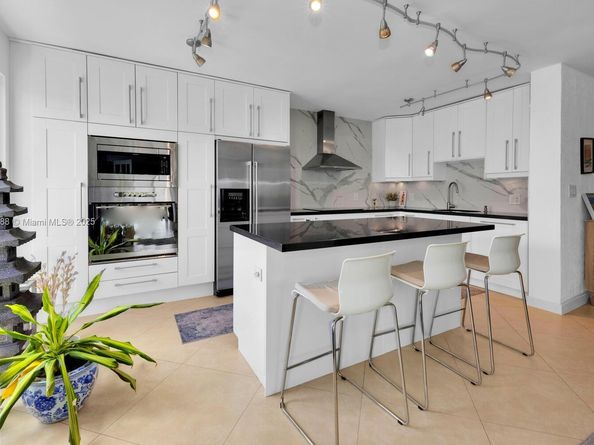 1600 S Bayshore Ln 8D, Coconut Grove FL 33133