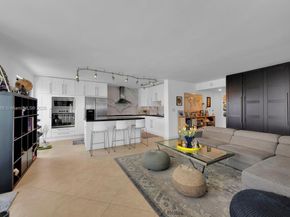 1600 S Bayshore Ln 8D, Coconut Grove FL 33133