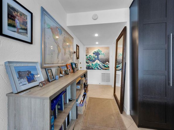 1600 S Bayshore Ln 8D, Coconut Grove FL 33133