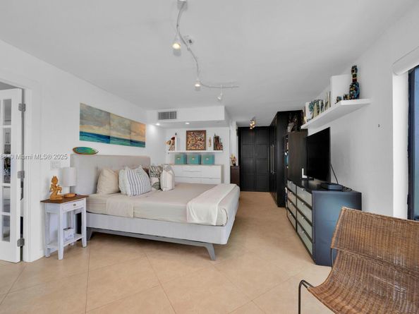 1600 S Bayshore Ln 8D, Coconut Grove FL 33133
