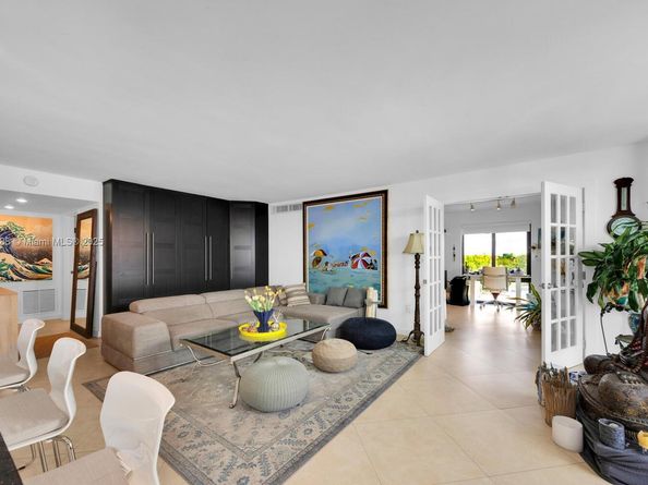 1600 S Bayshore Ln 8D, Coconut Grove FL 33133