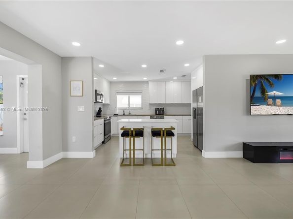 1104 N 13th Ter, Hollywood FL 33019