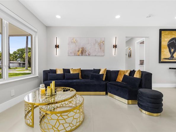 1104 N 13th Ter, Hollywood FL 33019