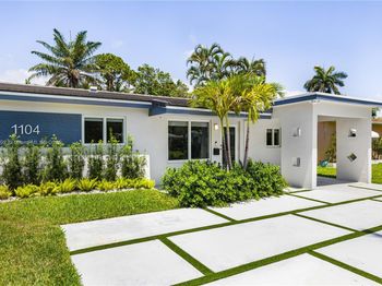 1104 N 13th Ter
