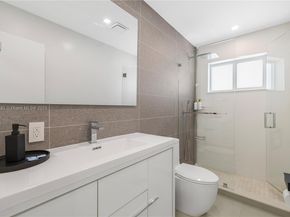 1104 N 13th Ter, Hollywood FL 33019