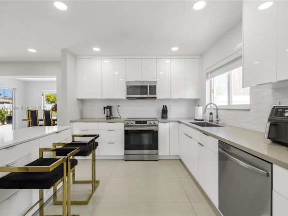 1104 N 13th Ter, Hollywood FL 33019