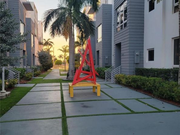 9133 NW 33rd St, Doral FL 33172