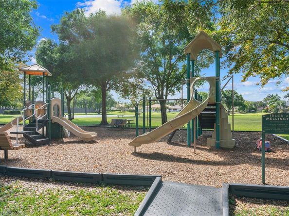 4629 Mariners Cove Dr, Wellington FL 33449