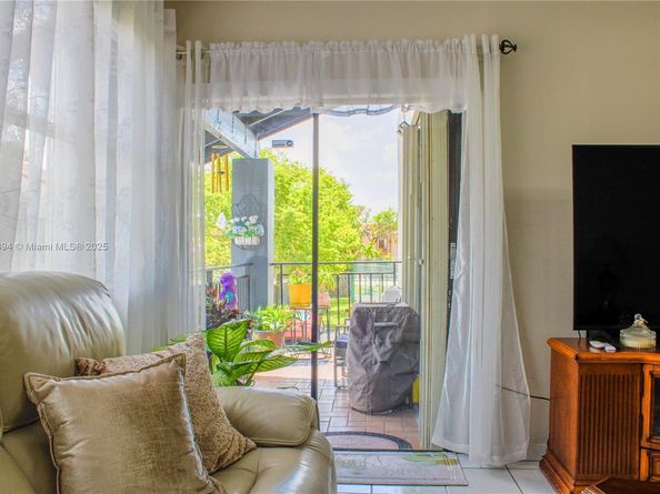 540 W Park Dr 201, Miami FL 33172