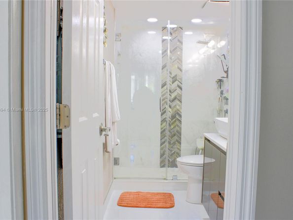 540 W Park Dr 201, Miami FL 33172