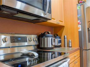 540 W Park Dr 201, Miami FL 33172