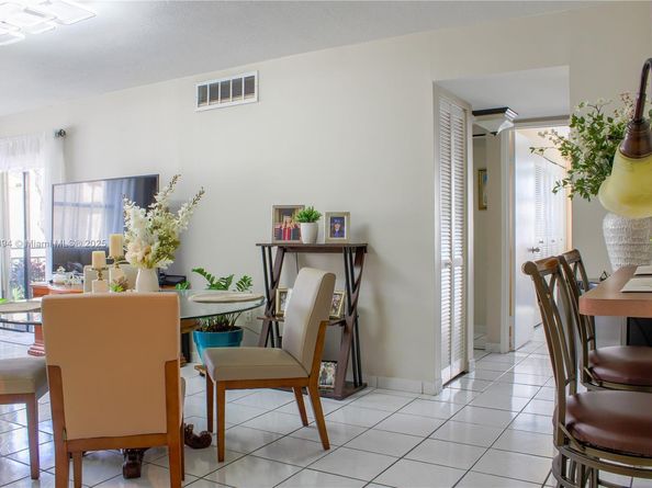 540 W Park Dr 201, Miami FL 33172