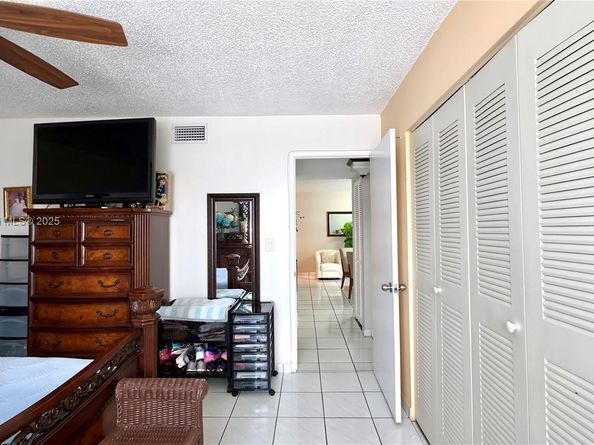 540 W Park Dr 201, Miami FL 33172