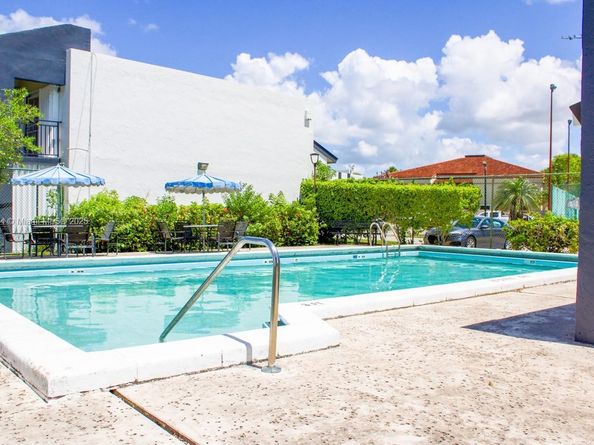 540 W Park Dr 201, Miami FL 33172
