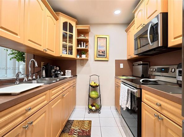 540 W Park Dr 201, Miami FL 33172