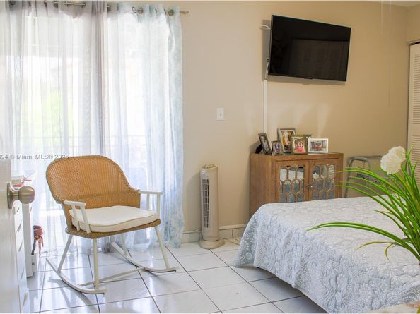 540 W Park Dr 201, Miami FL 33172