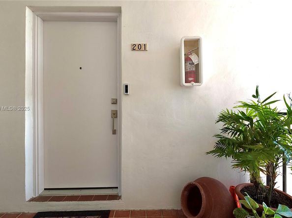 540 W Park Dr 201, Miami FL 33172