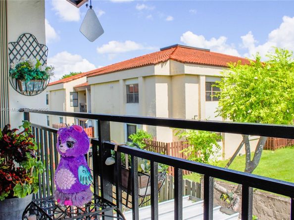 540 W Park Dr 201, Miami FL 33172