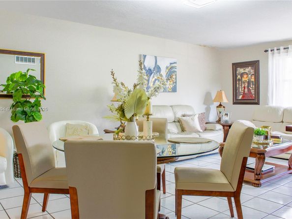 540 W Park Dr 201, Miami FL 33172