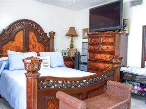 540 W Park Dr 201, Miami FL 33172
