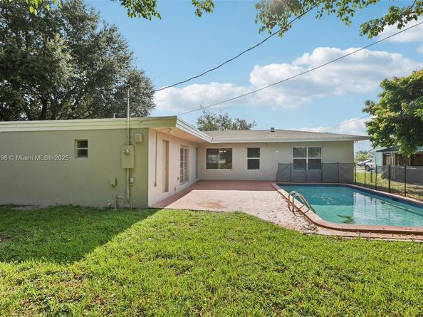 19110 N Miami Ave, Miami Gardens FL 33169