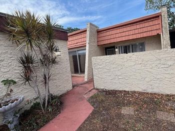 9423 NW 65th St