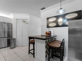 595 Racquet Club Rd 7419, Weston FL 33326