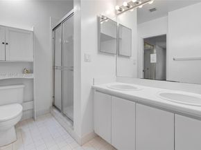 595 Racquet Club Rd 7419, Weston FL 33326