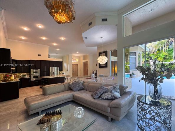 375 Sabal Way, Weston FL 33326