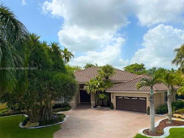375 Sabal Way, Weston FL 33326