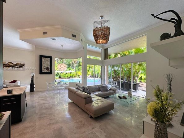 375 Sabal Way, Weston FL 33326