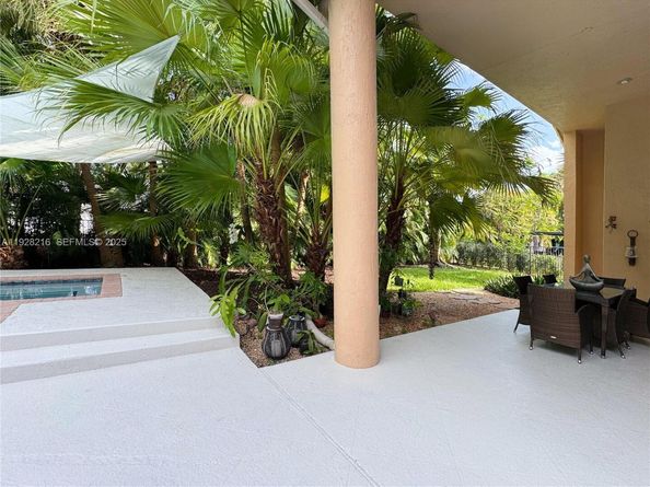 375 Sabal Way, Weston FL 33326