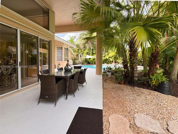 375 Sabal Way, Weston FL 33326