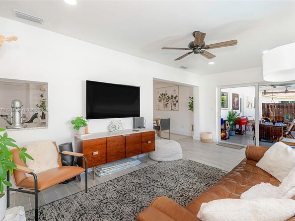 1770 NW 106th Ave, Pembroke Pines FL 33026