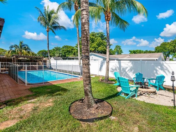 1770 NW 106th Ave, Pembroke Pines FL 33026