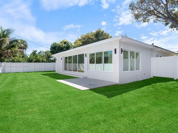 1917 N Swinton Ave, Delray Beach FL 33444