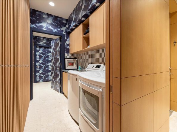 3581 E Glencoe St 301, Miami FL 33133