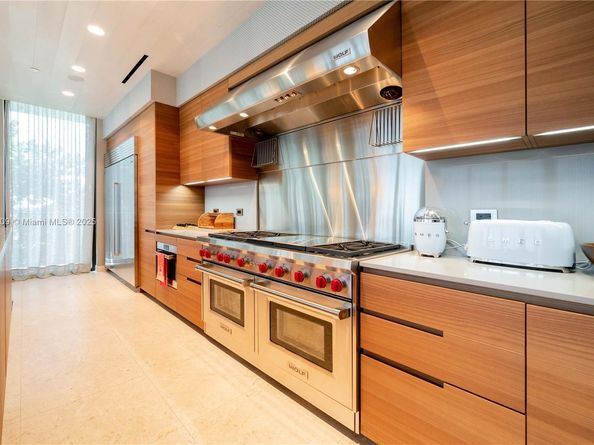 3581 E Glencoe St 301, Miami FL 33133