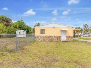 6200 SW 18th St, North Lauderdale FL 33068